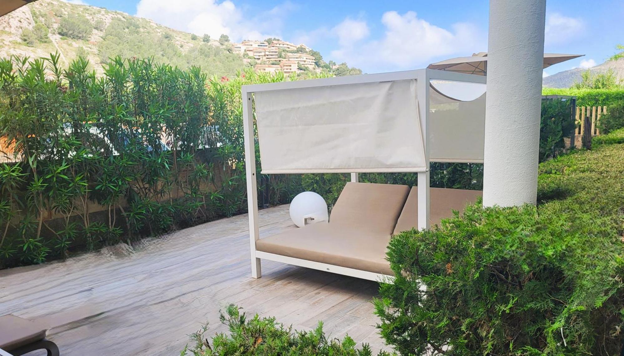 Premium Suite Pool 1Ad