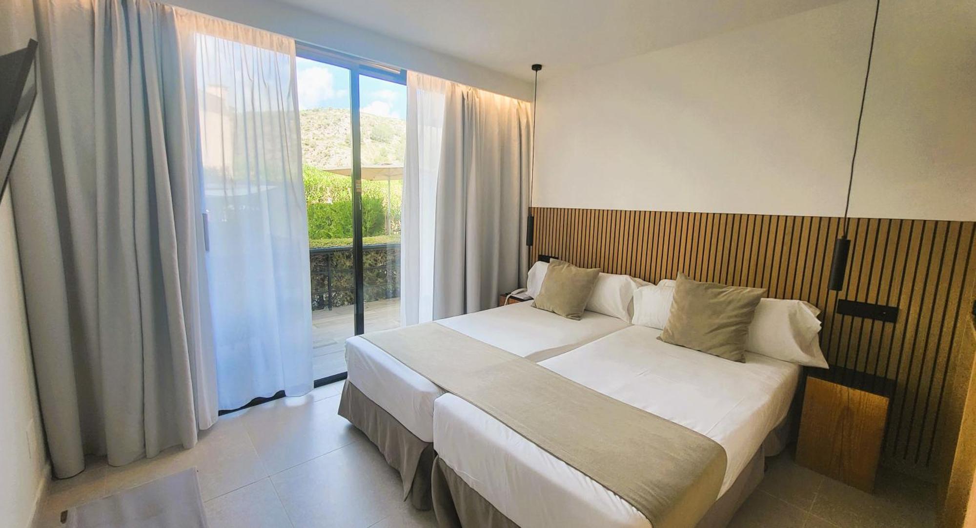 Premium Suite Pool 1Ad