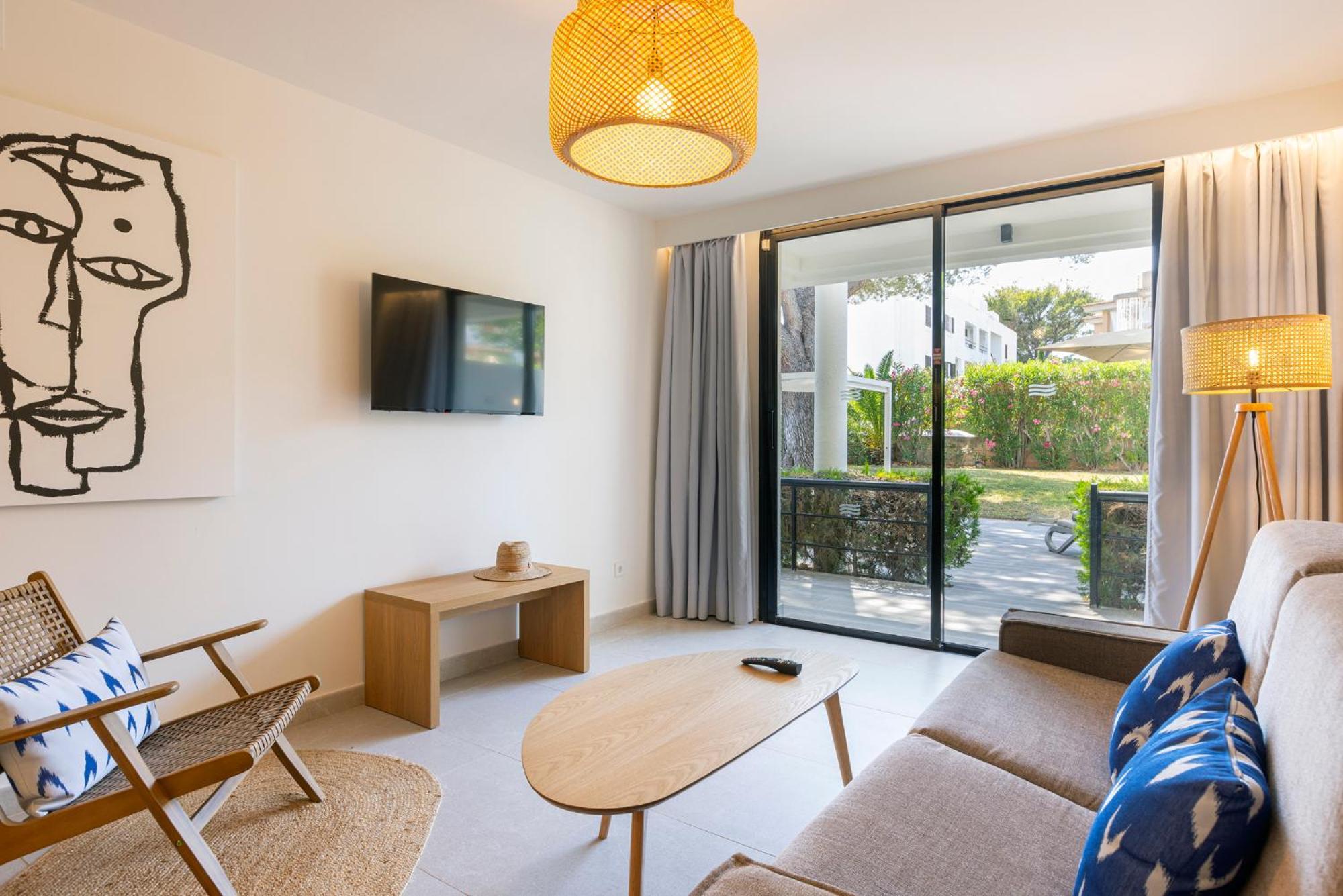 Premium Suite Pool 1Ad