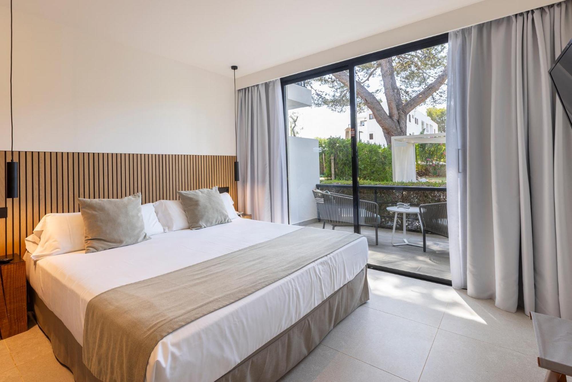 Premium Suite Pool 1Ad