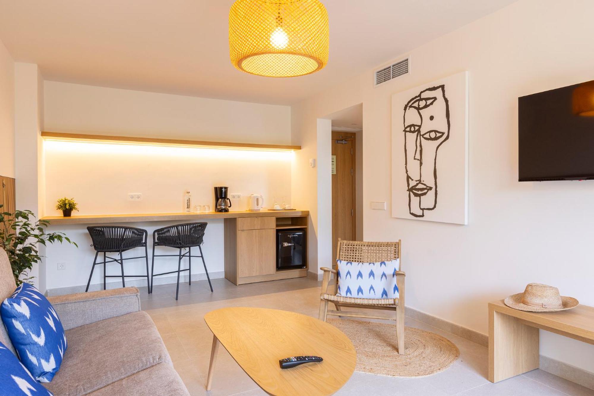 Premium Suite Pool 1Ad